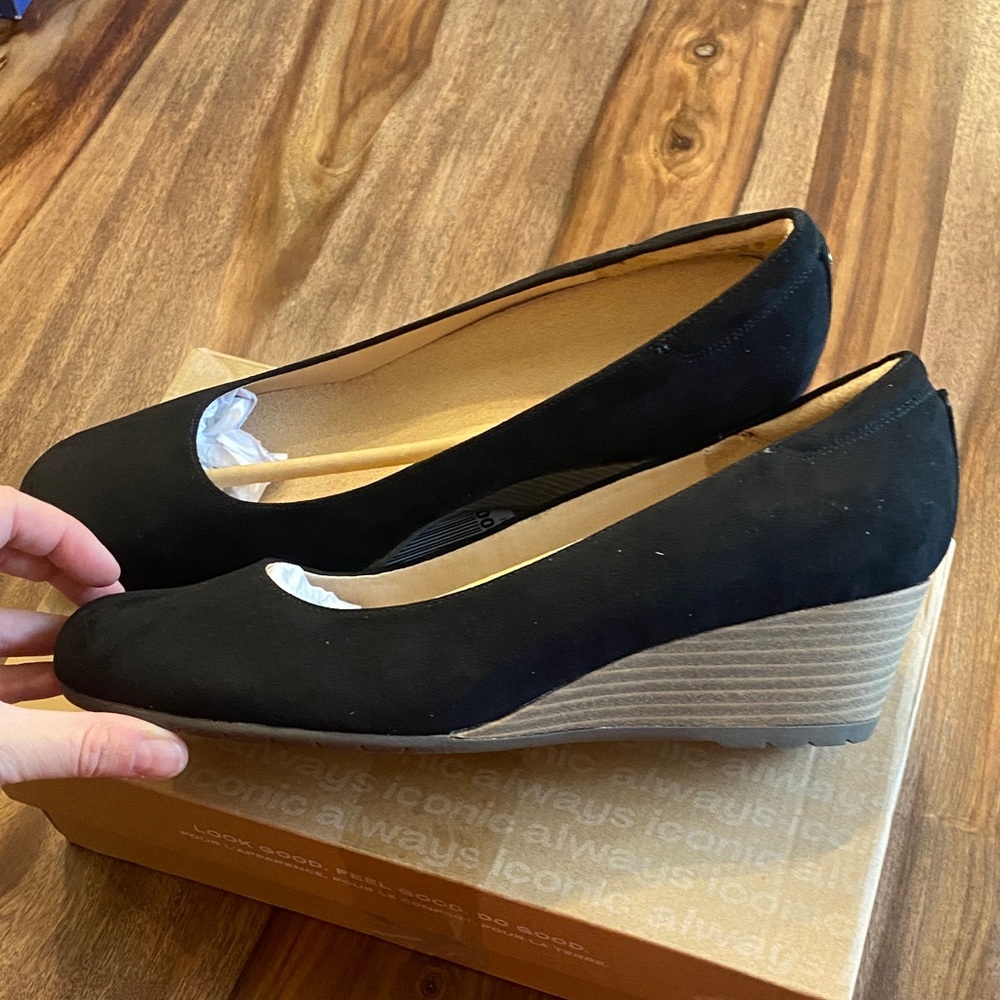 Dr. Scholl's Women's Black Flats - Picture 3 of 6